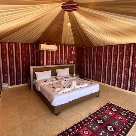 مخيم جبل بردى Jabal Burdah Camp Hotel Wadi Rum Esterno foto