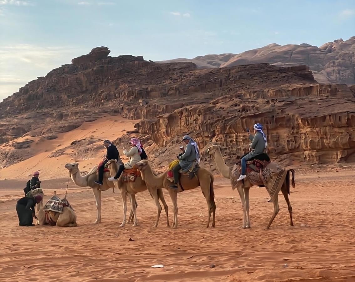 مخيم جبل بردى Jabal Burdah Camp Hotel Wadi Rum Esterno foto