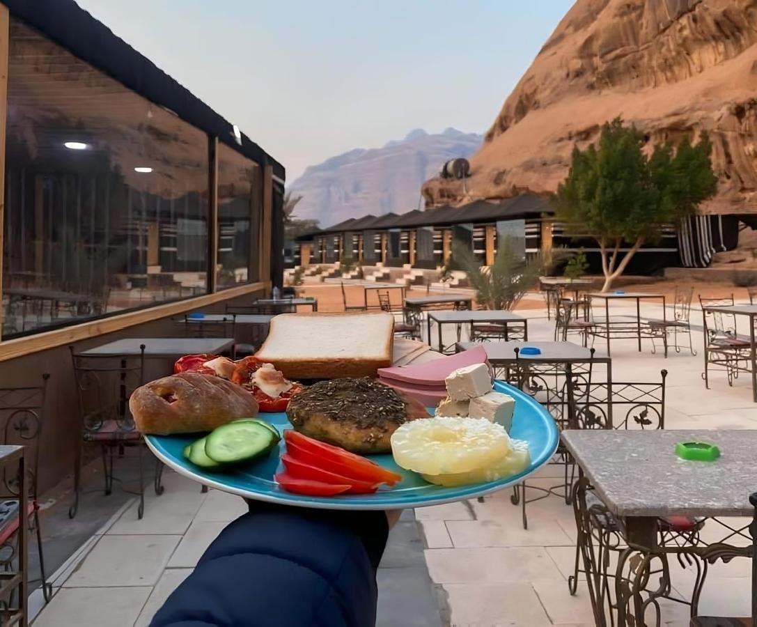 مخيم جبل بردى Jabal Burdah Camp Hotel Wadi Rum Esterno foto